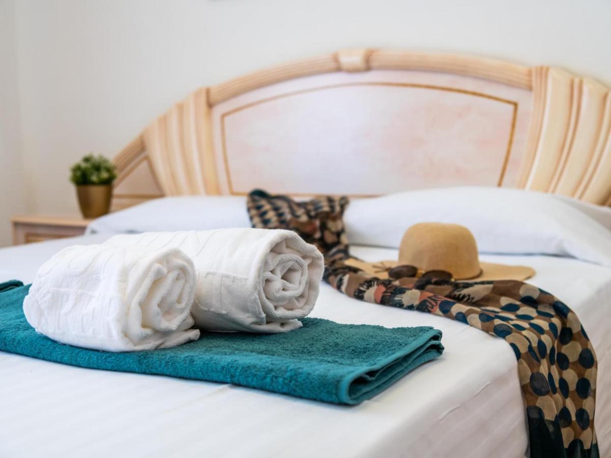 1 1 Beautiful Seafront With Balcony And Wifi Apartman Los Cristianos  Kültér fotó